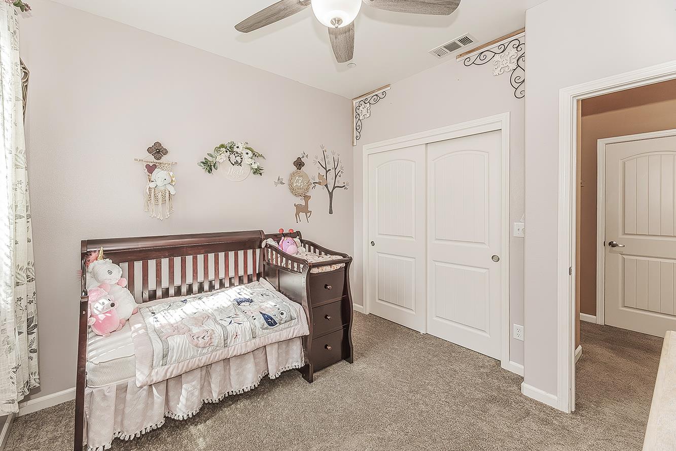 843 Bellis Ave S, Dinuba, CA 93618