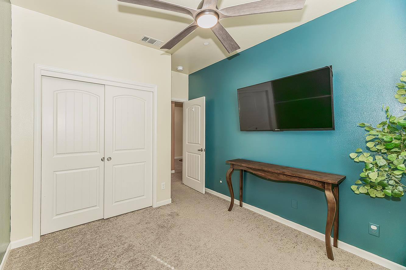843 Bellis Ave S, Dinuba, CA 93618
