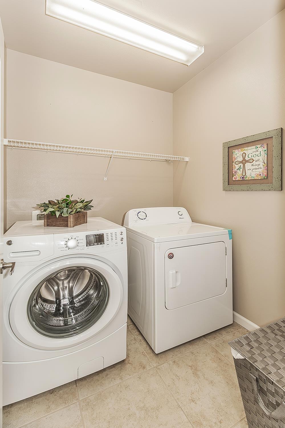 843 Bellis Ave S, Dinuba, CA 93618