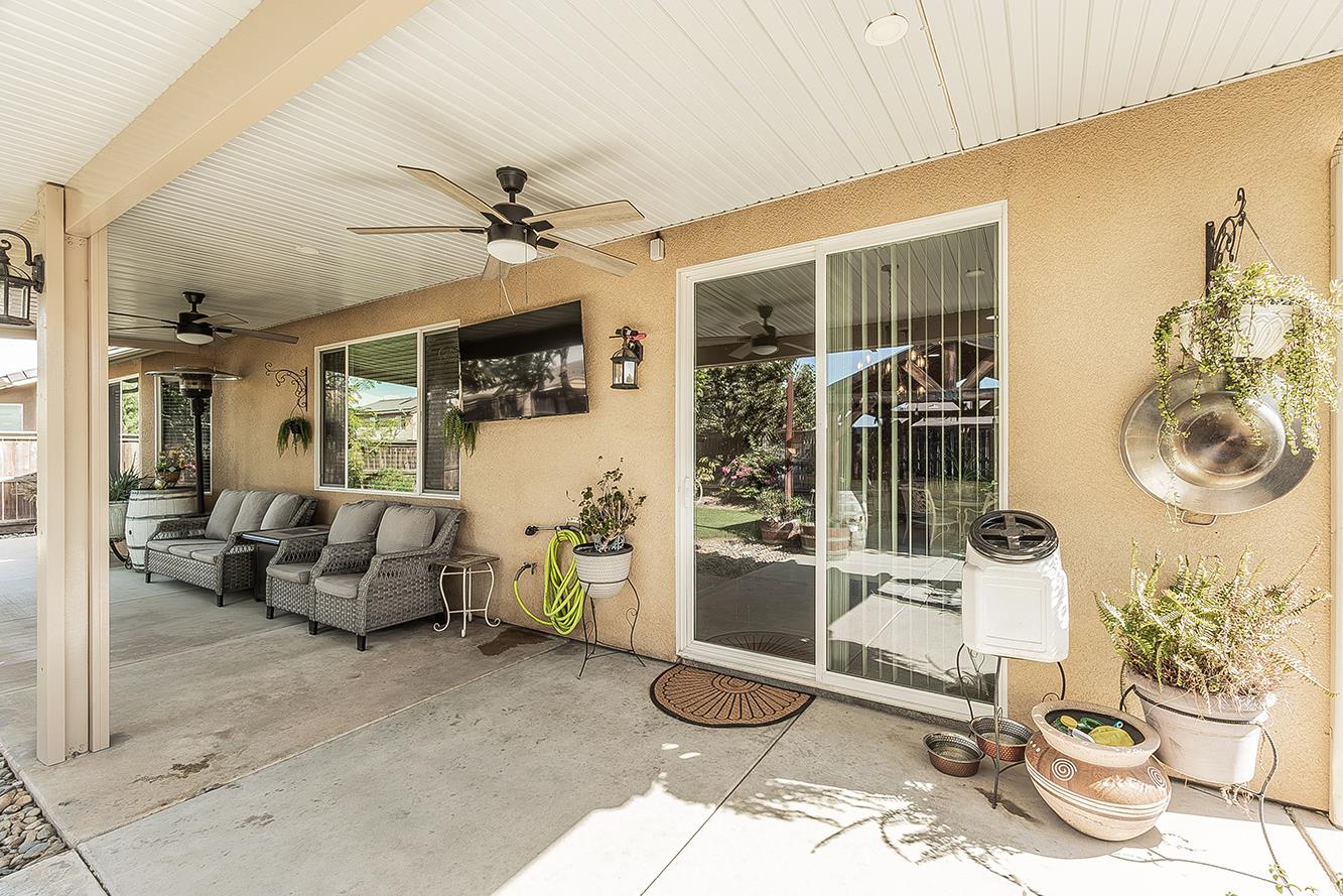 843 Bellis Ave S, Dinuba, CA 93618
