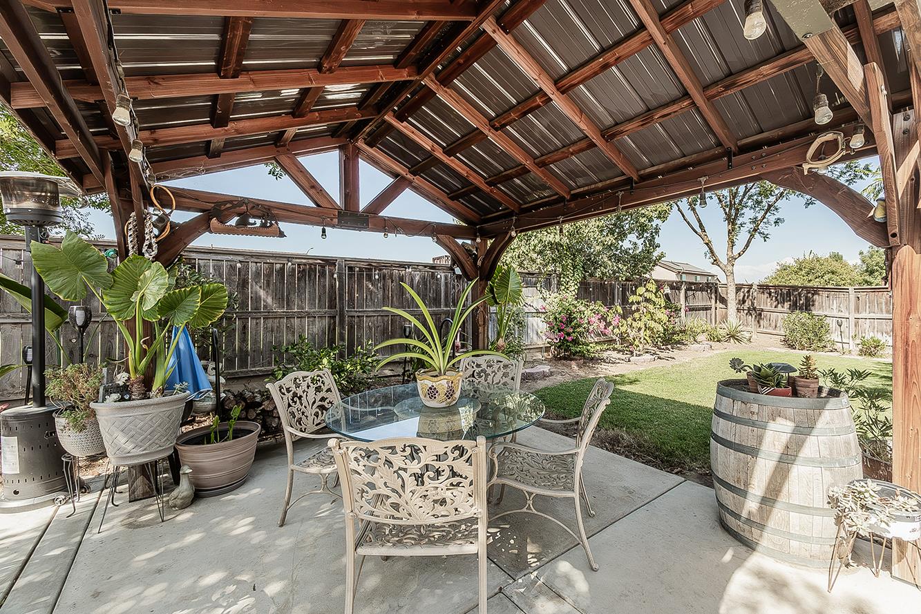 843 Bellis Ave S, Dinuba, CA 93618