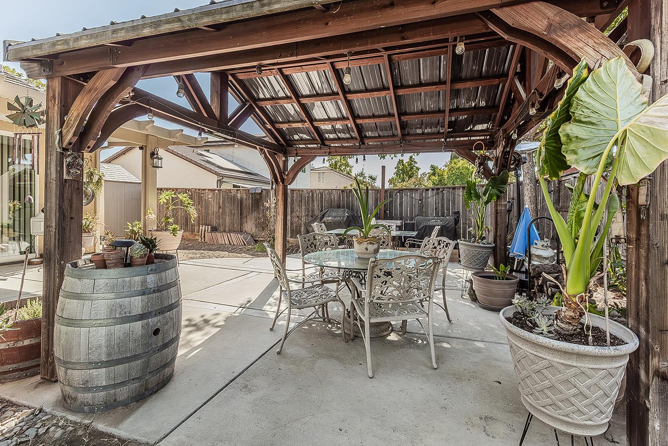 843 Bellis Ave S, Dinuba, CA 93618
