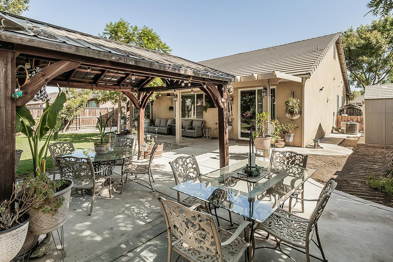 843 Bellis Ave S, Dinuba, CA 93618