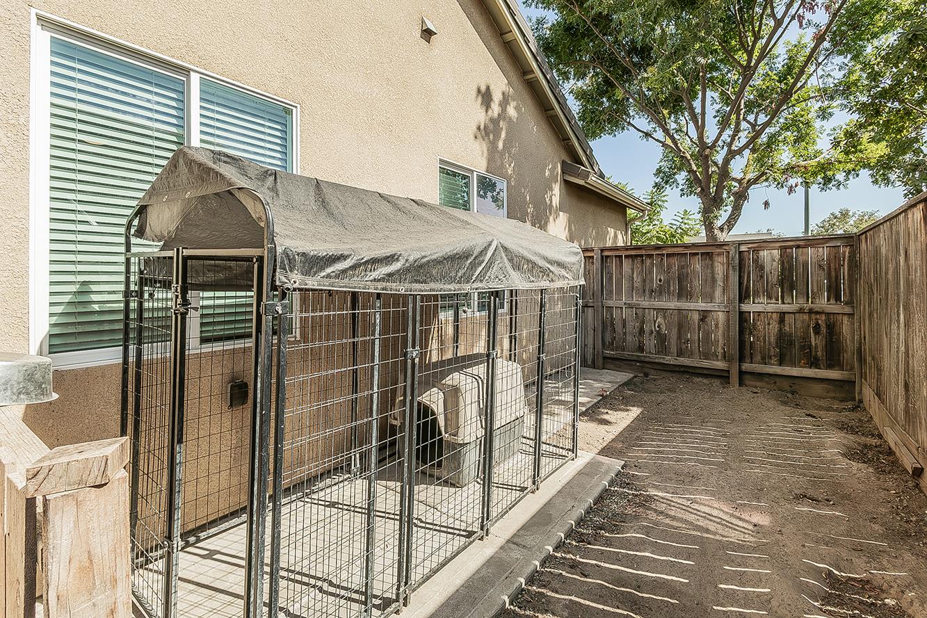 843 Bellis Ave S, Dinuba, CA 93618