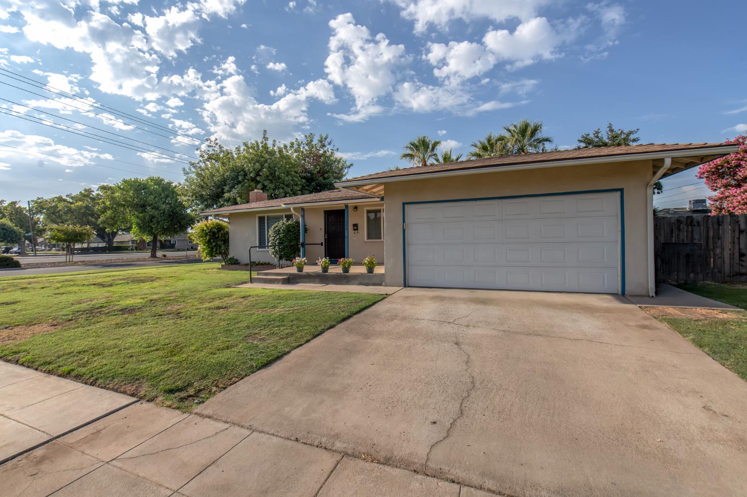 3086 E Holland Ave, Fresno, CA 93726