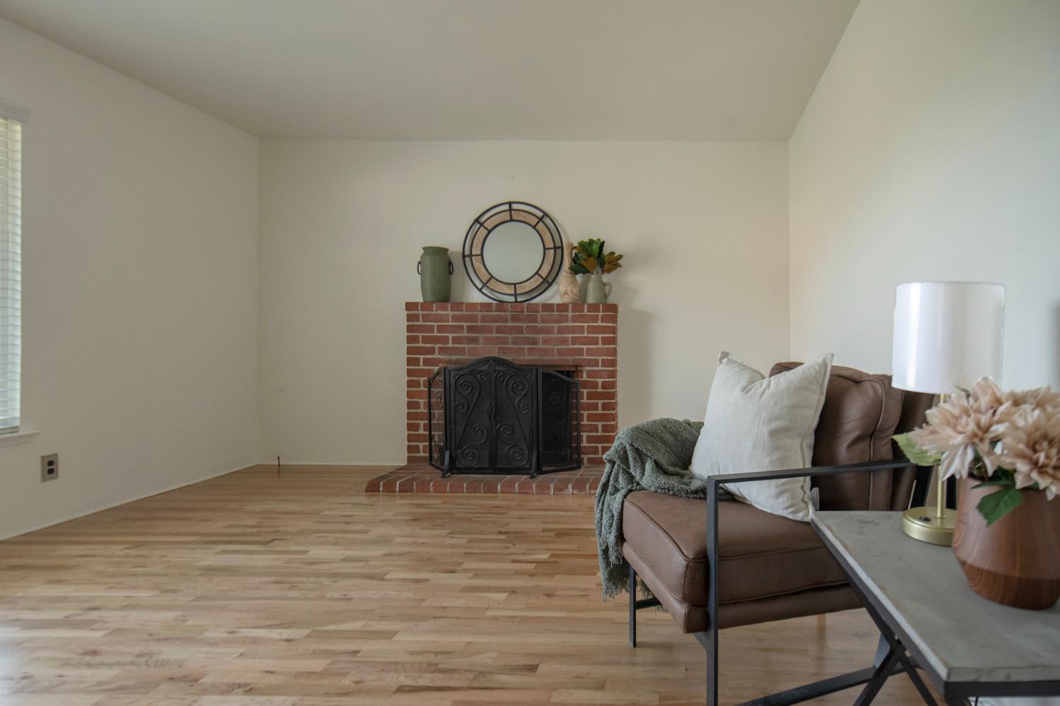 3086 E Holland Ave, Fresno, CA 93726