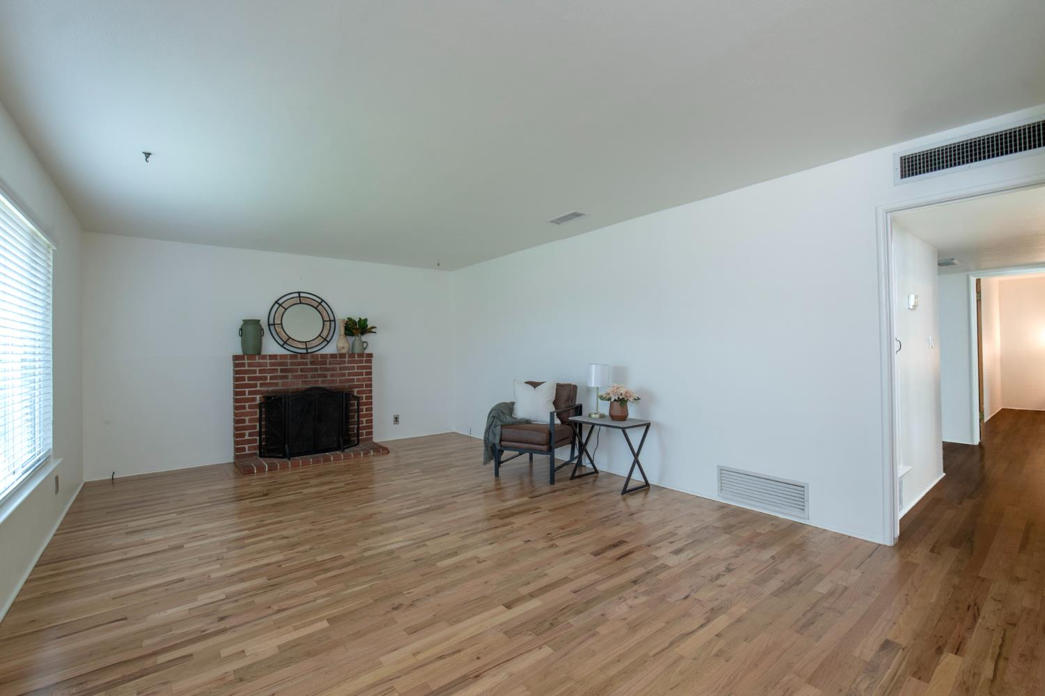 3086 E Holland Ave, Fresno, CA 93726
