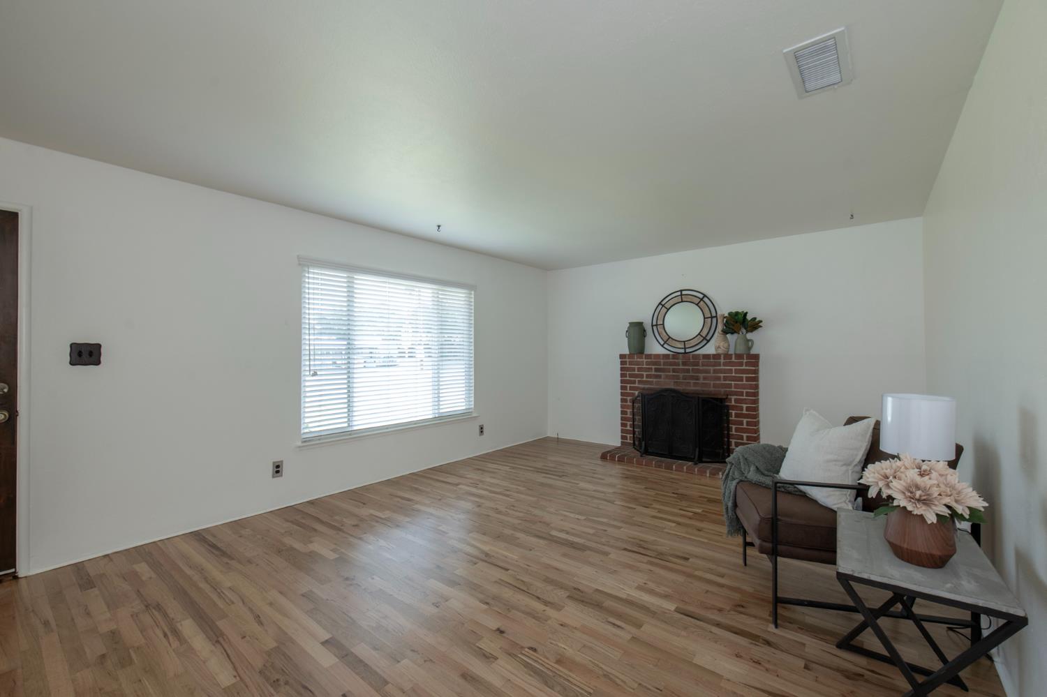 3086 E Holland Ave, Fresno, CA 93726
