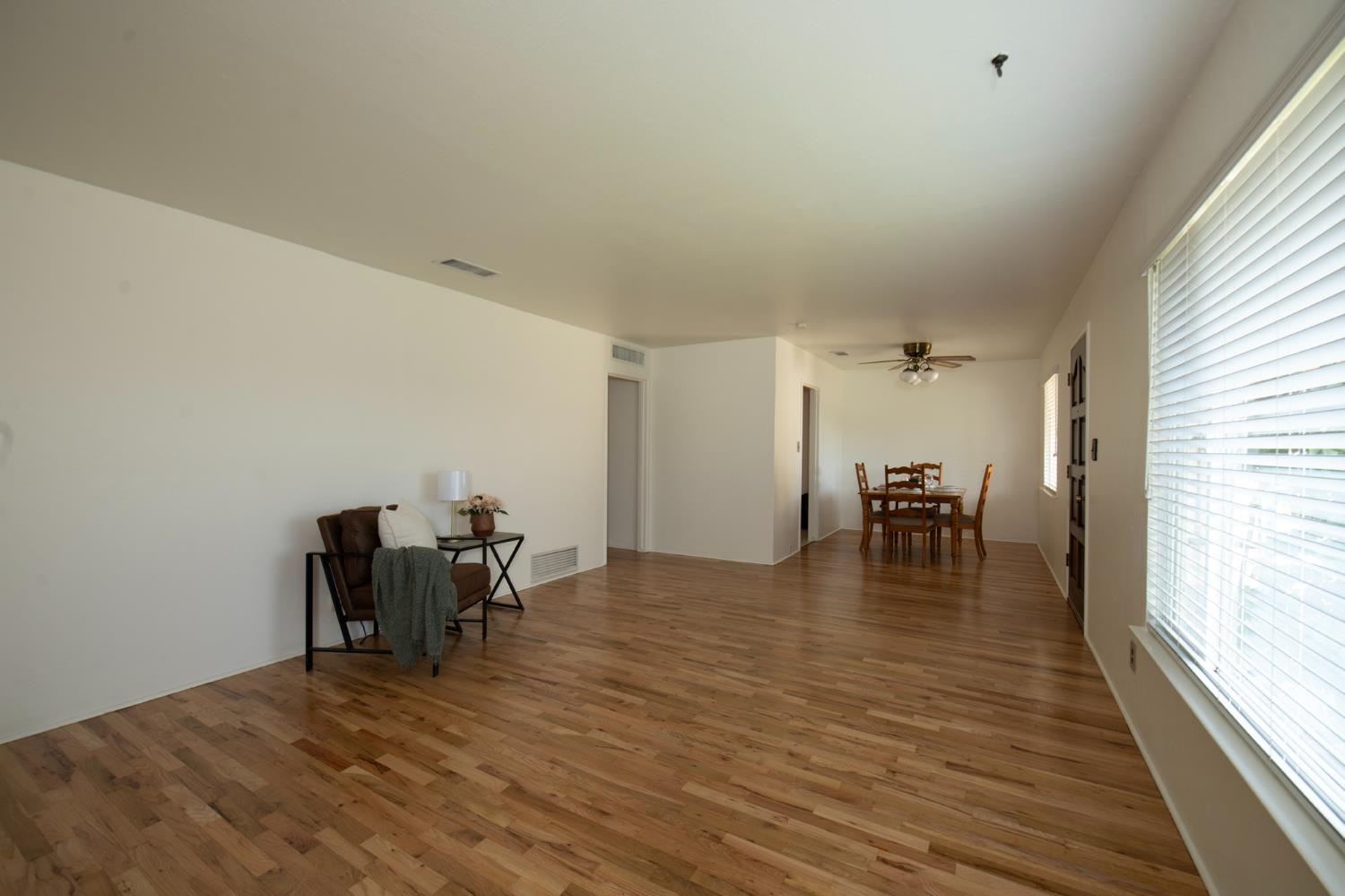 3086 E Holland Ave, Fresno, CA 93726