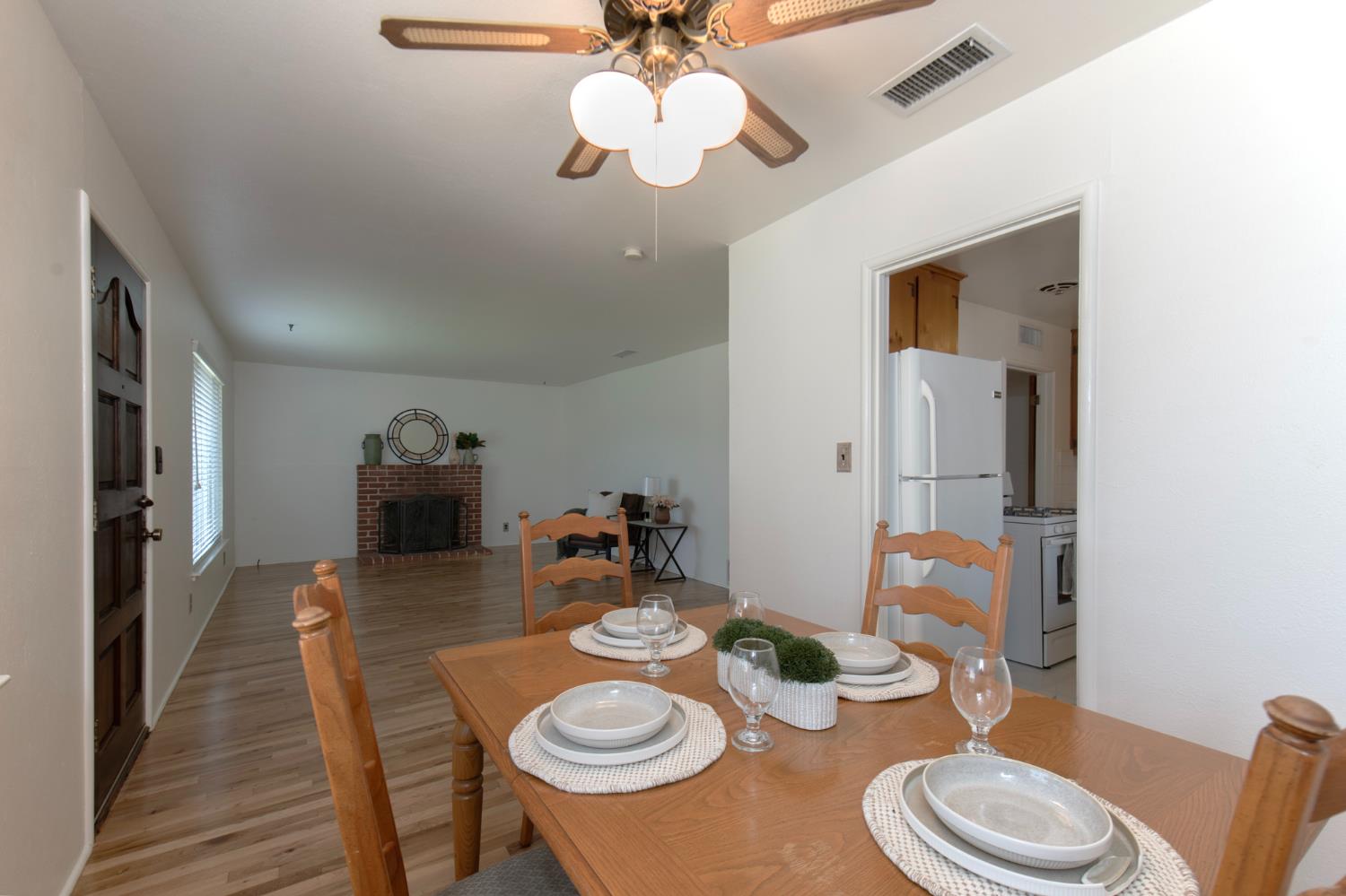 3086 E Holland Ave, Fresno, CA 93726