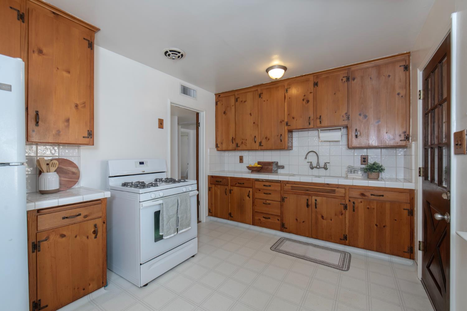 3086 E Holland Ave, Fresno, CA 93726
