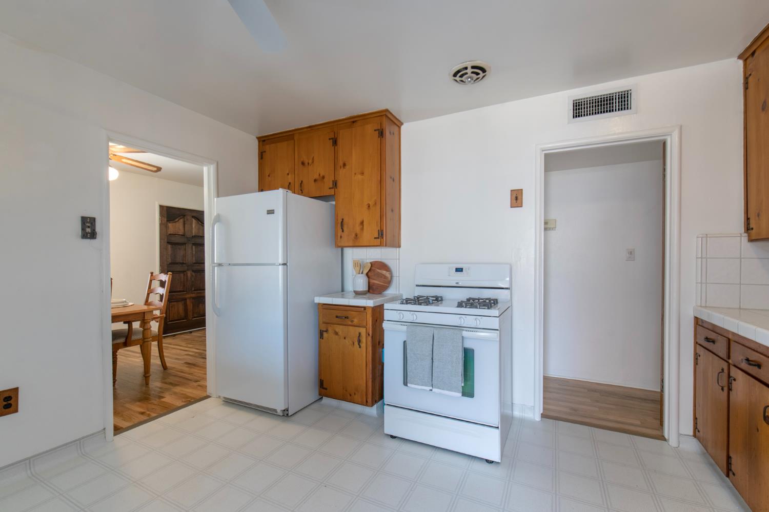 3086 E Holland Ave, Fresno, CA 93726