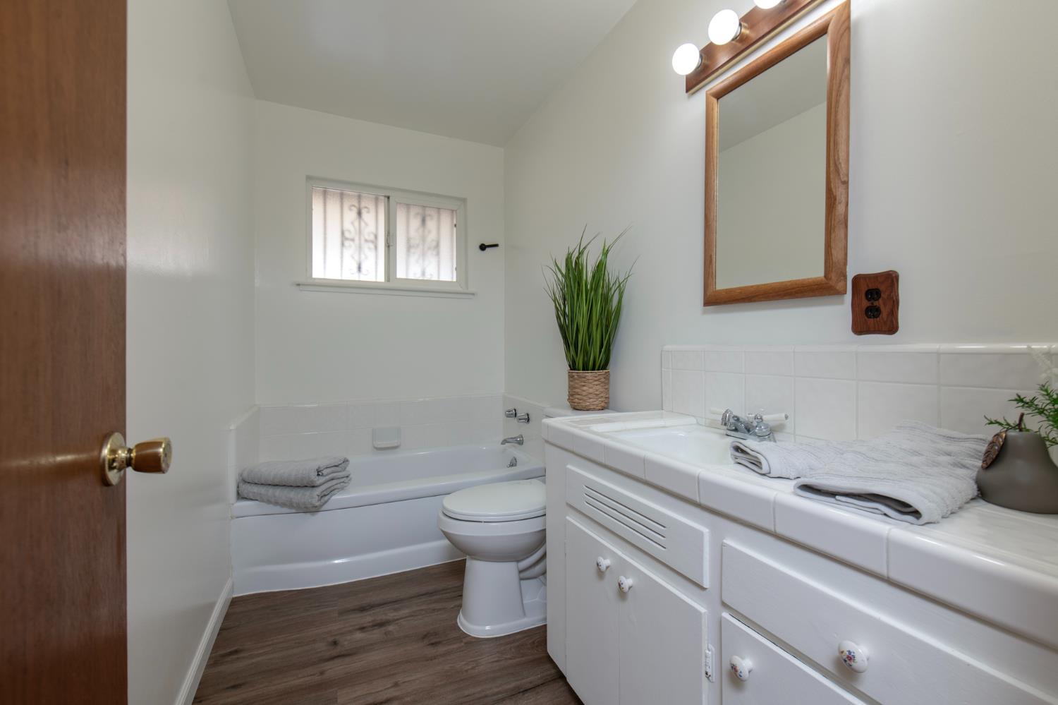 3086 E Holland Ave, Fresno, CA 93726