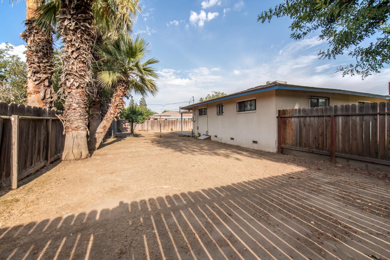 3086 E Holland Ave, Fresno, CA 93726