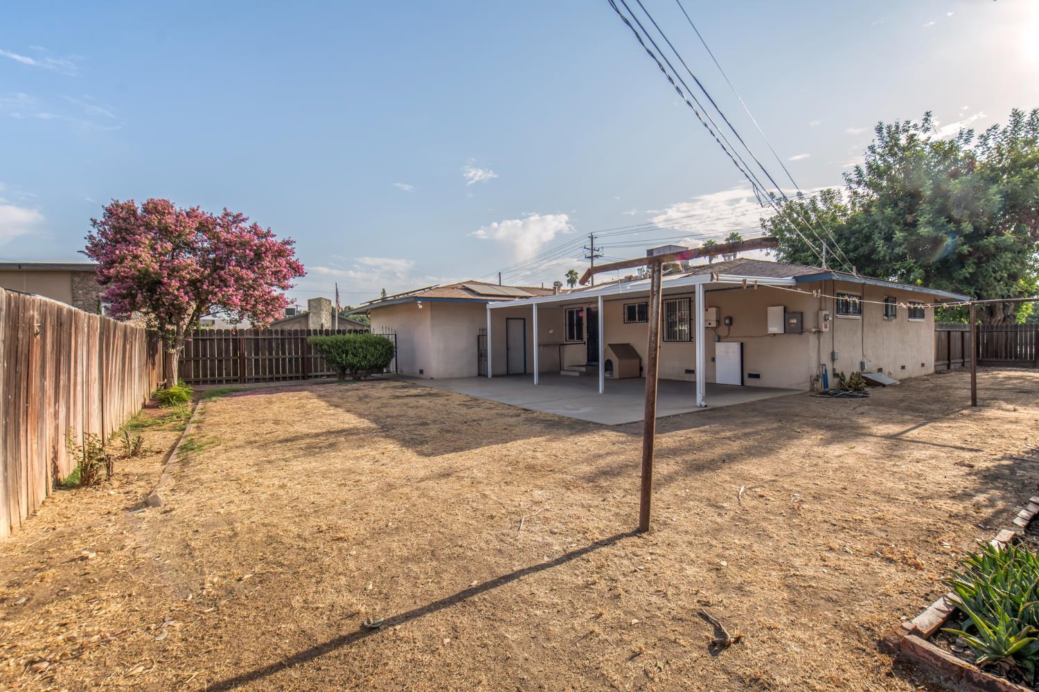 3086 E Holland Ave, Fresno, CA 93726