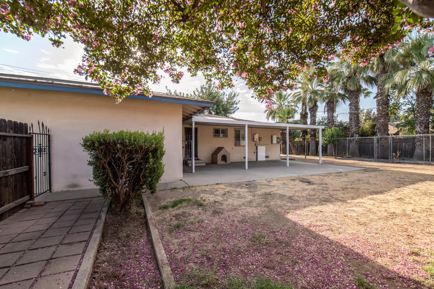 3086 E Holland Ave, Fresno, CA 93726