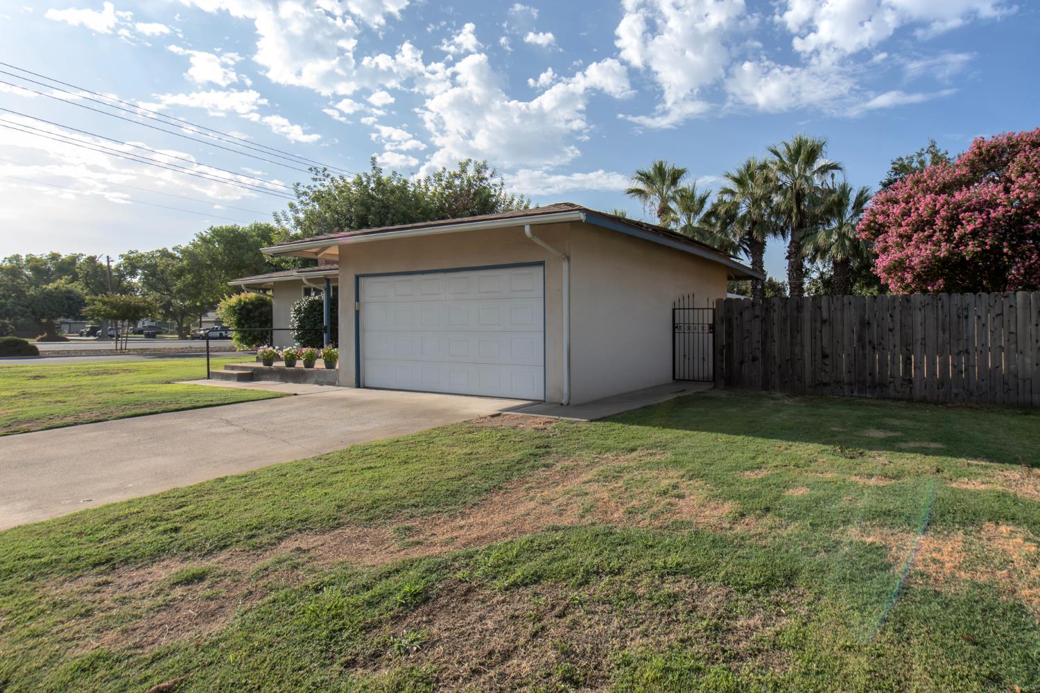3086 E Holland Ave, Fresno, CA 93726