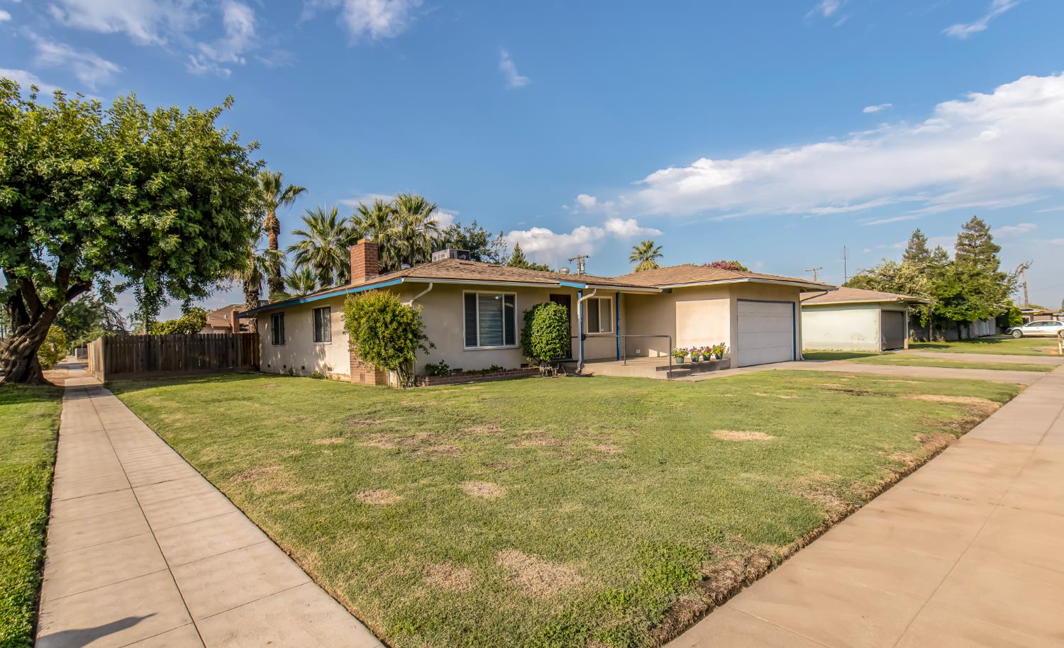 3086 E Holland Ave, Fresno, CA 93726