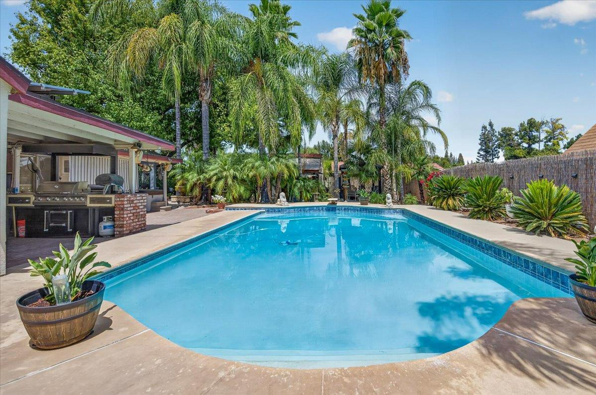 6192 N Fruit Ave, Fresno, CA 93711