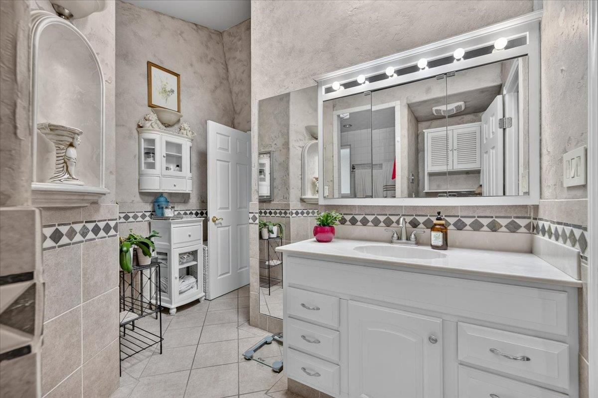 6192 N Fruit Ave, Fresno, CA 93711