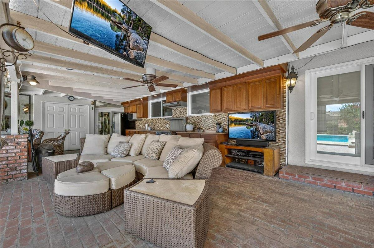 6192 N Fruit Ave, Fresno, CA 93711