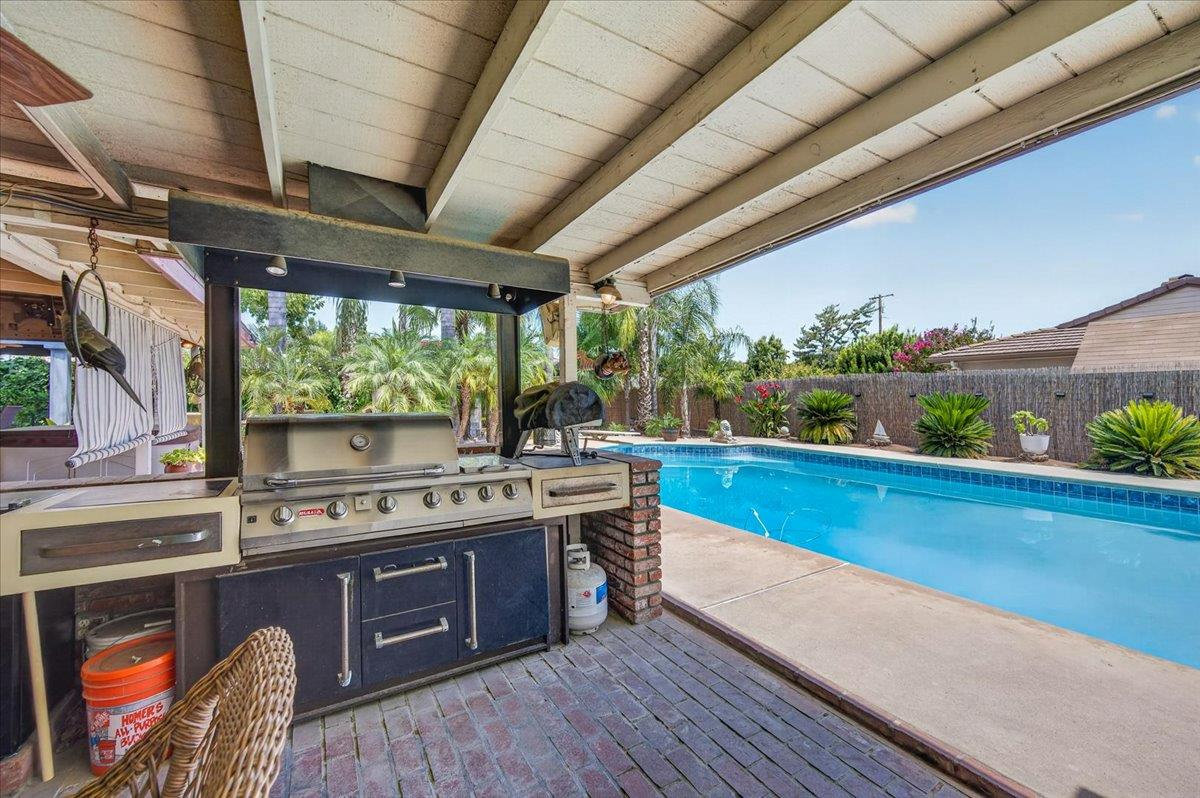 6192 N Fruit Ave, Fresno, CA 93711