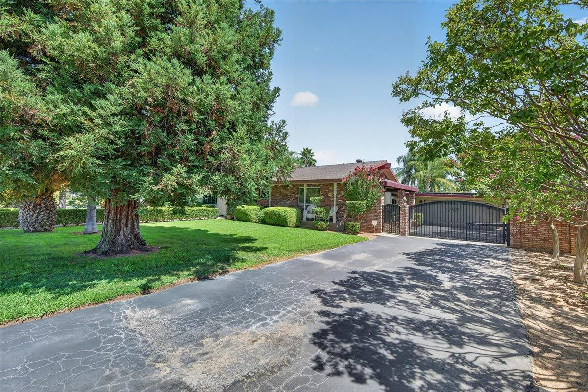 6192 N Fruit Ave, Fresno, CA 93711