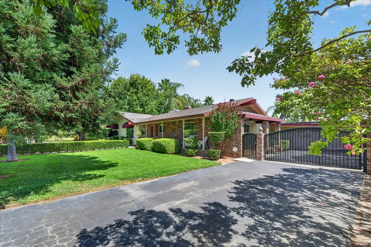 6192 N Fruit Ave, Fresno, CA 93711