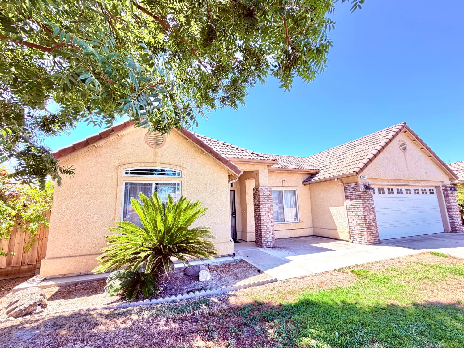 2105 Charlie Chambers Dr, Hanford, CA 93230