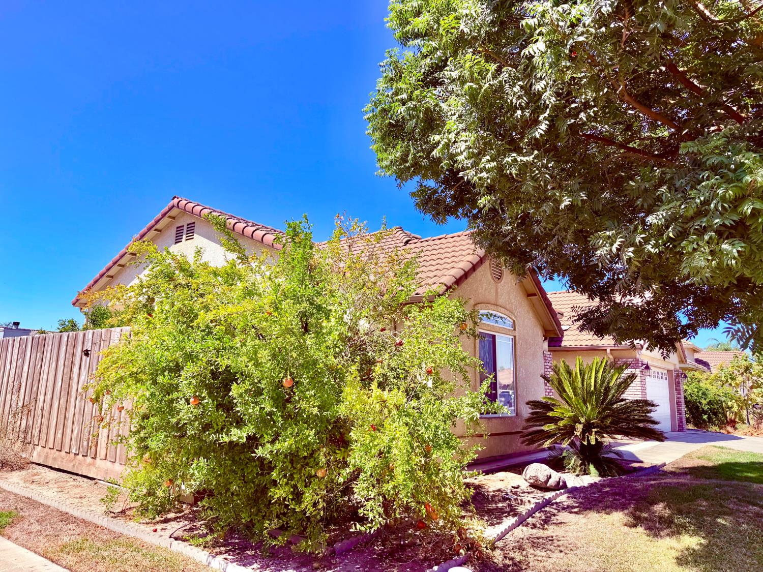 2105 Charlie Chambers Dr, Hanford, CA 93230
