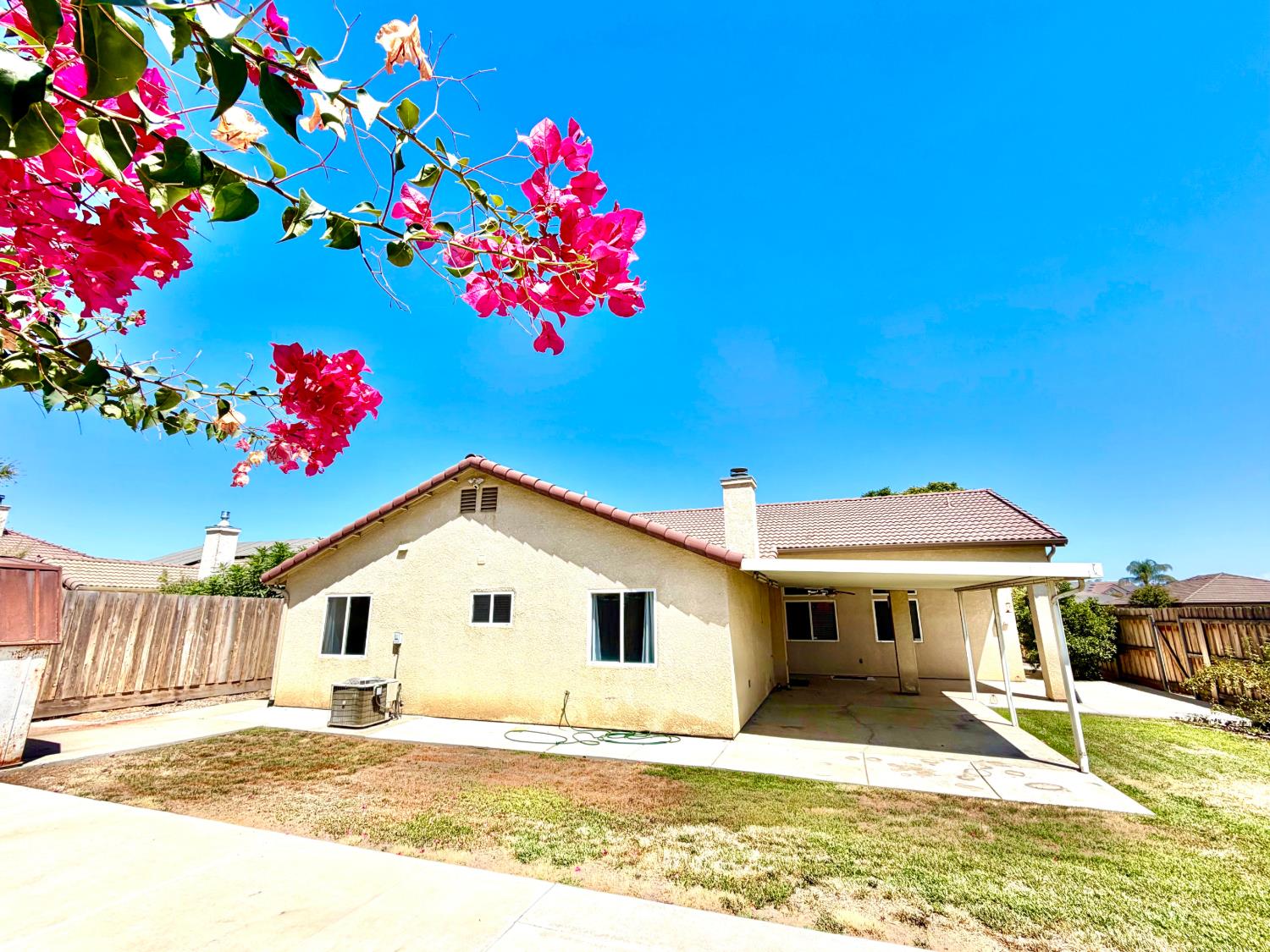 2105 Charlie Chambers Dr, Hanford, CA 93230