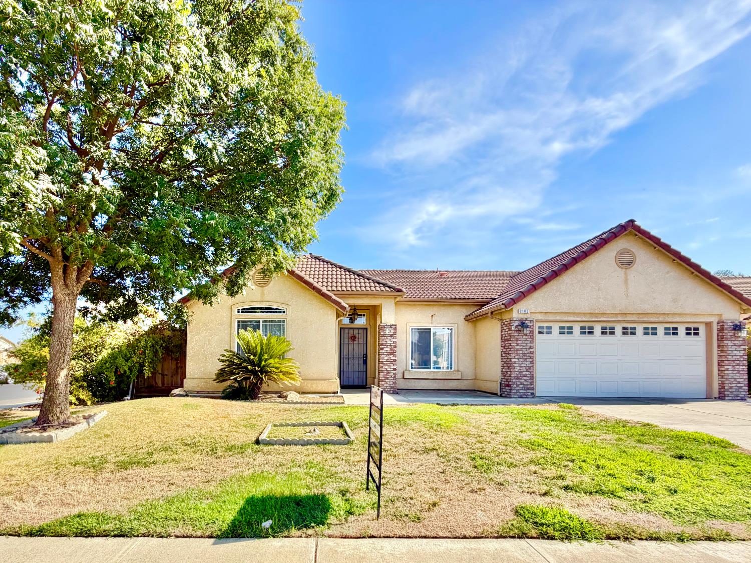 2105 Charlie Chambers Dr, Hanford, CA 93230