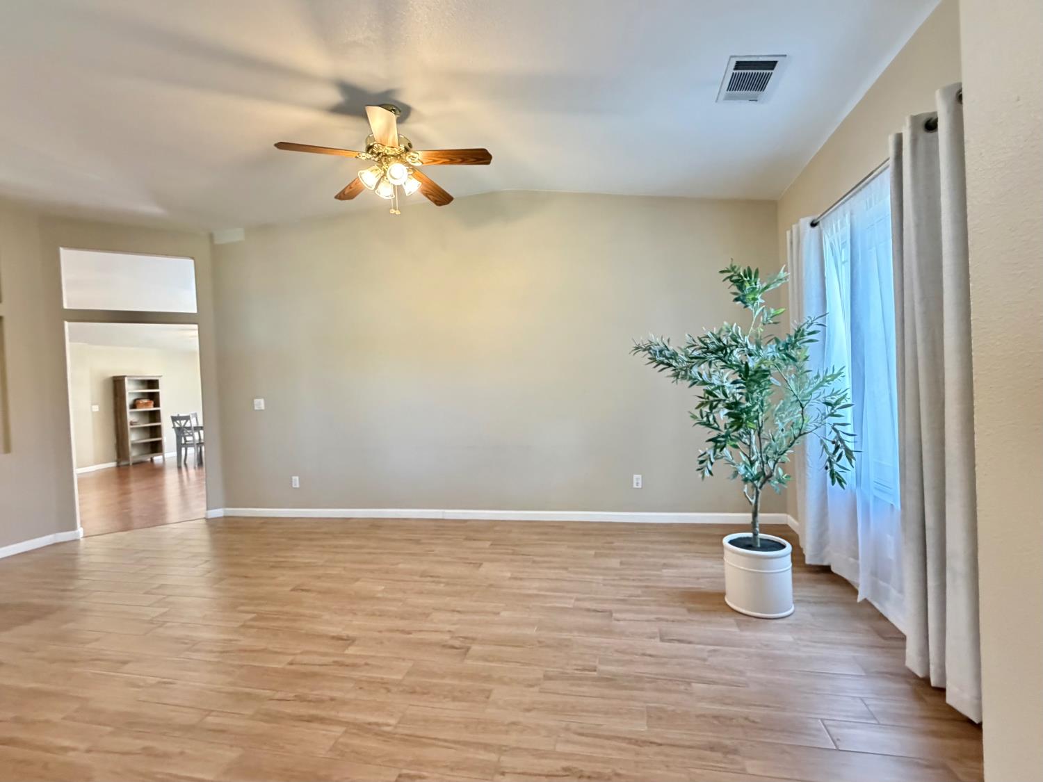 2105 Charlie Chambers Dr, Hanford, CA 93230
