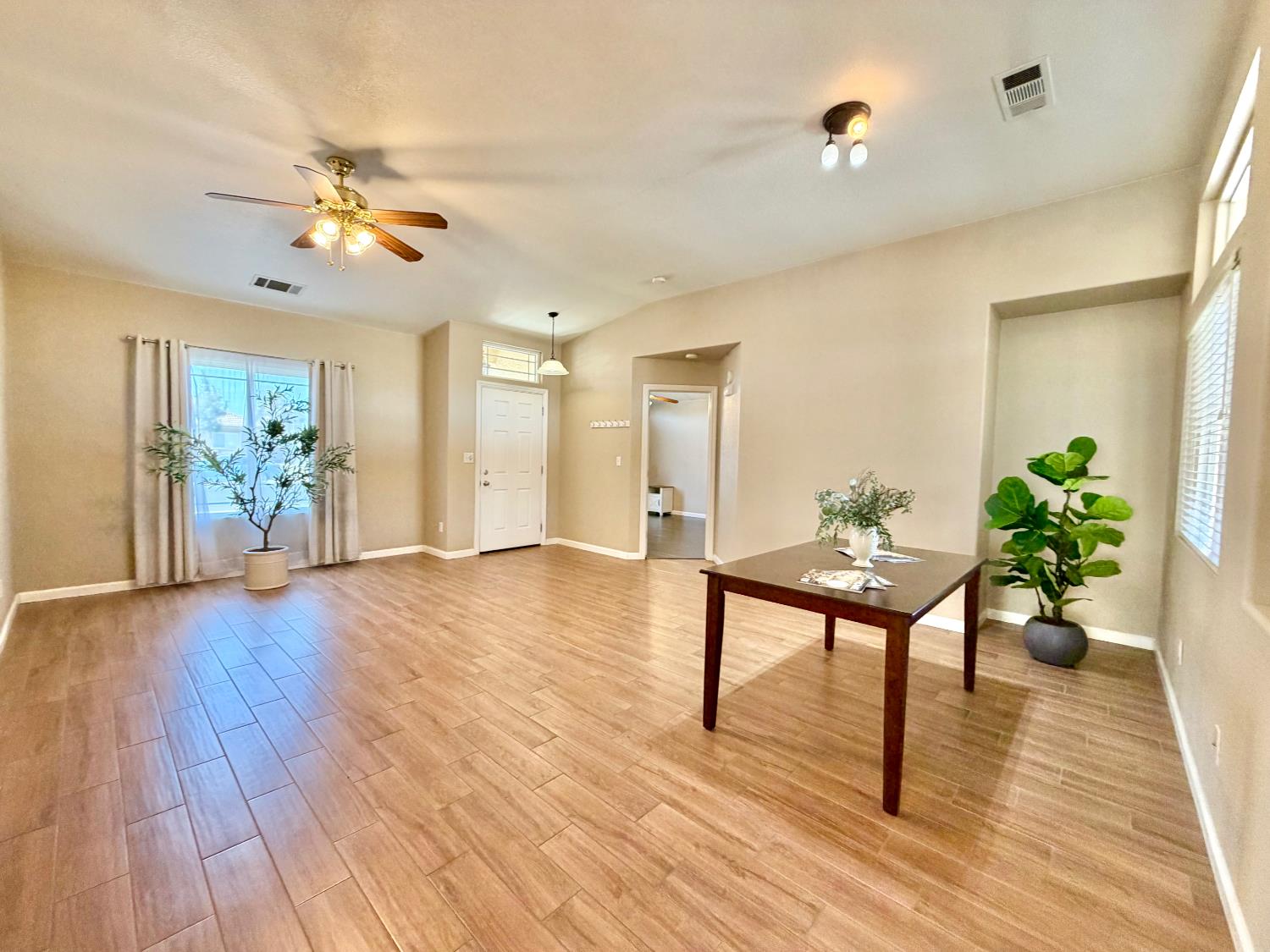 2105 Charlie Chambers Dr, Hanford, CA 93230