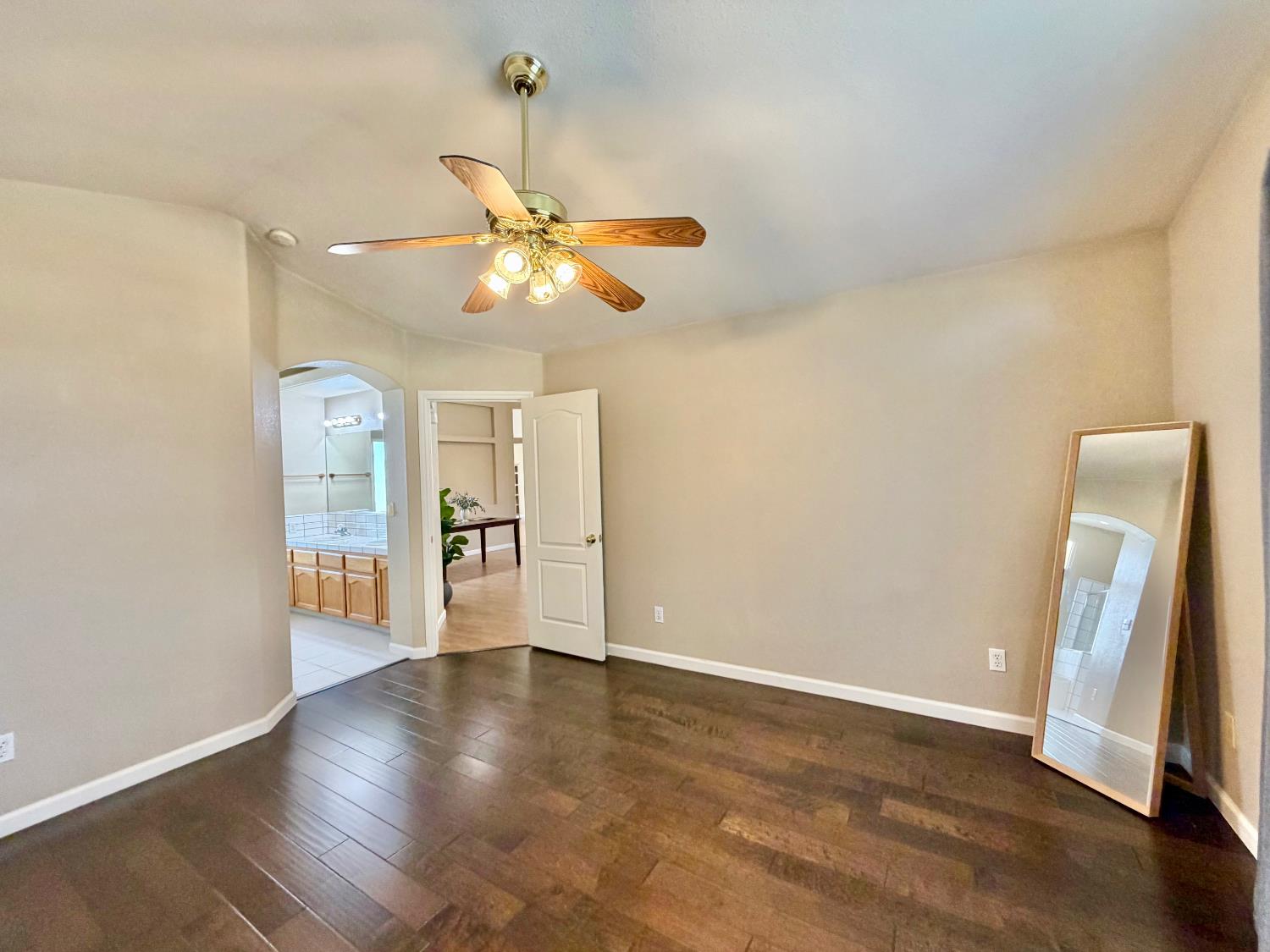 2105 Charlie Chambers Dr, Hanford, CA 93230