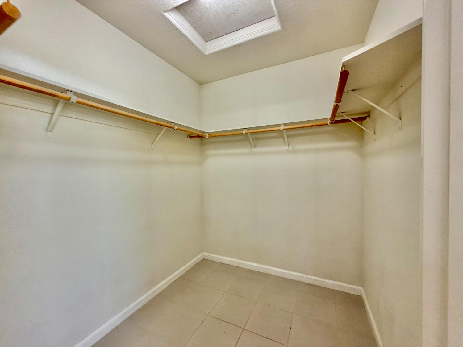 2105 Charlie Chambers Dr, Hanford, CA 93230