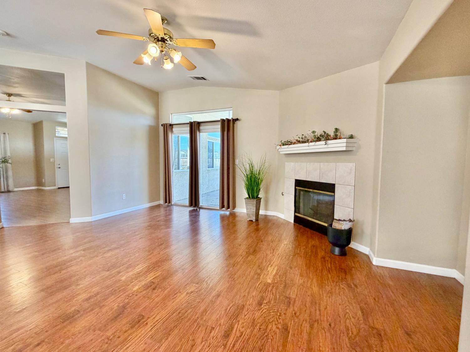 2105 Charlie Chambers Dr, Hanford, CA 93230