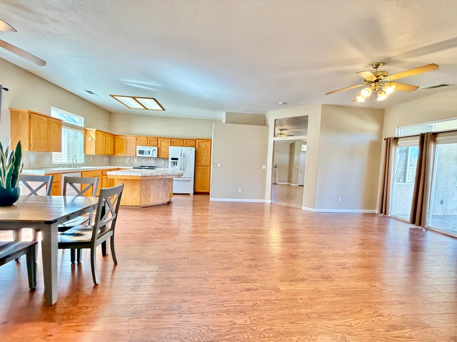 2105 Charlie Chambers Dr, Hanford, CA 93230