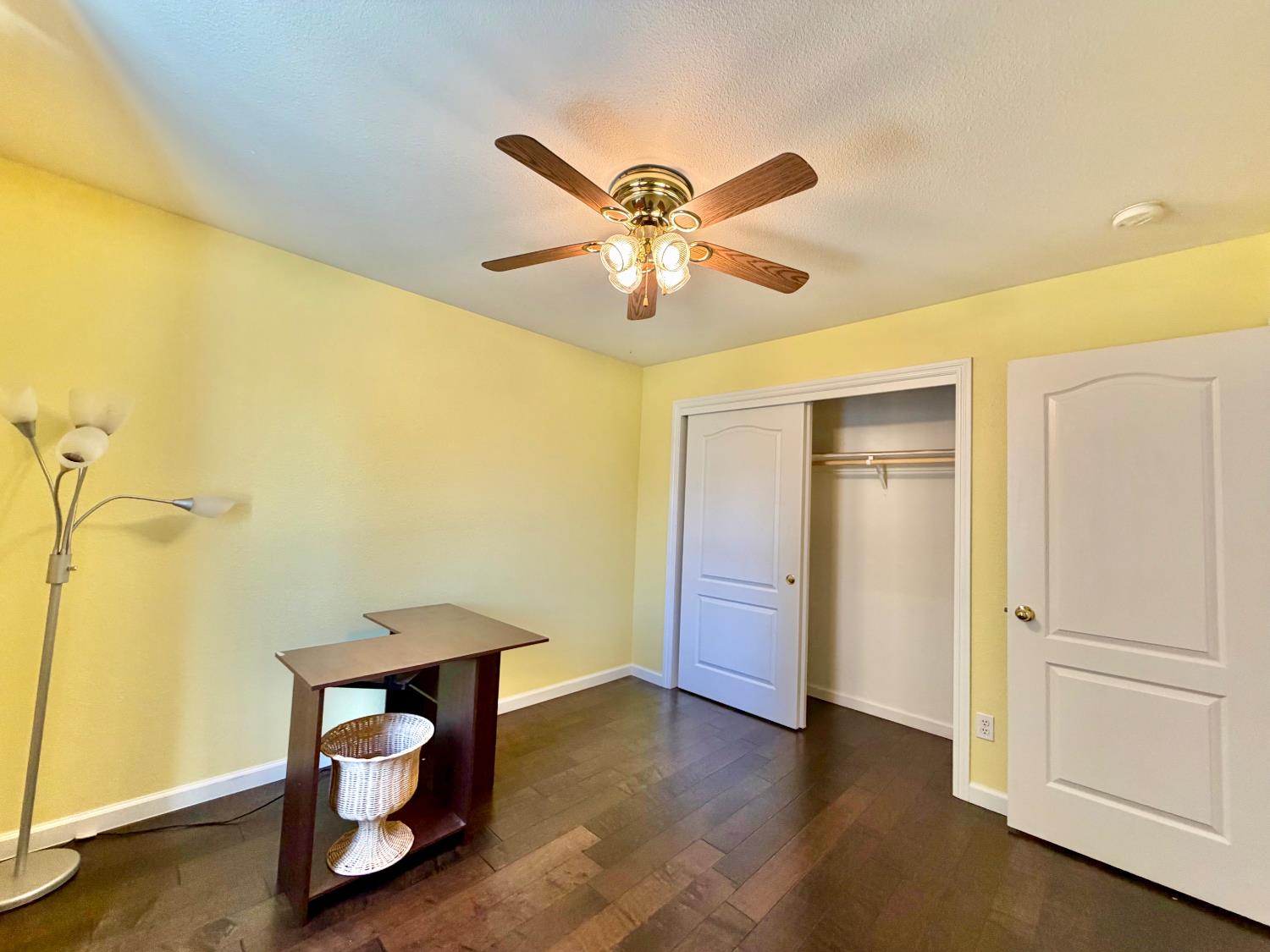 2105 Charlie Chambers Dr, Hanford, CA 93230