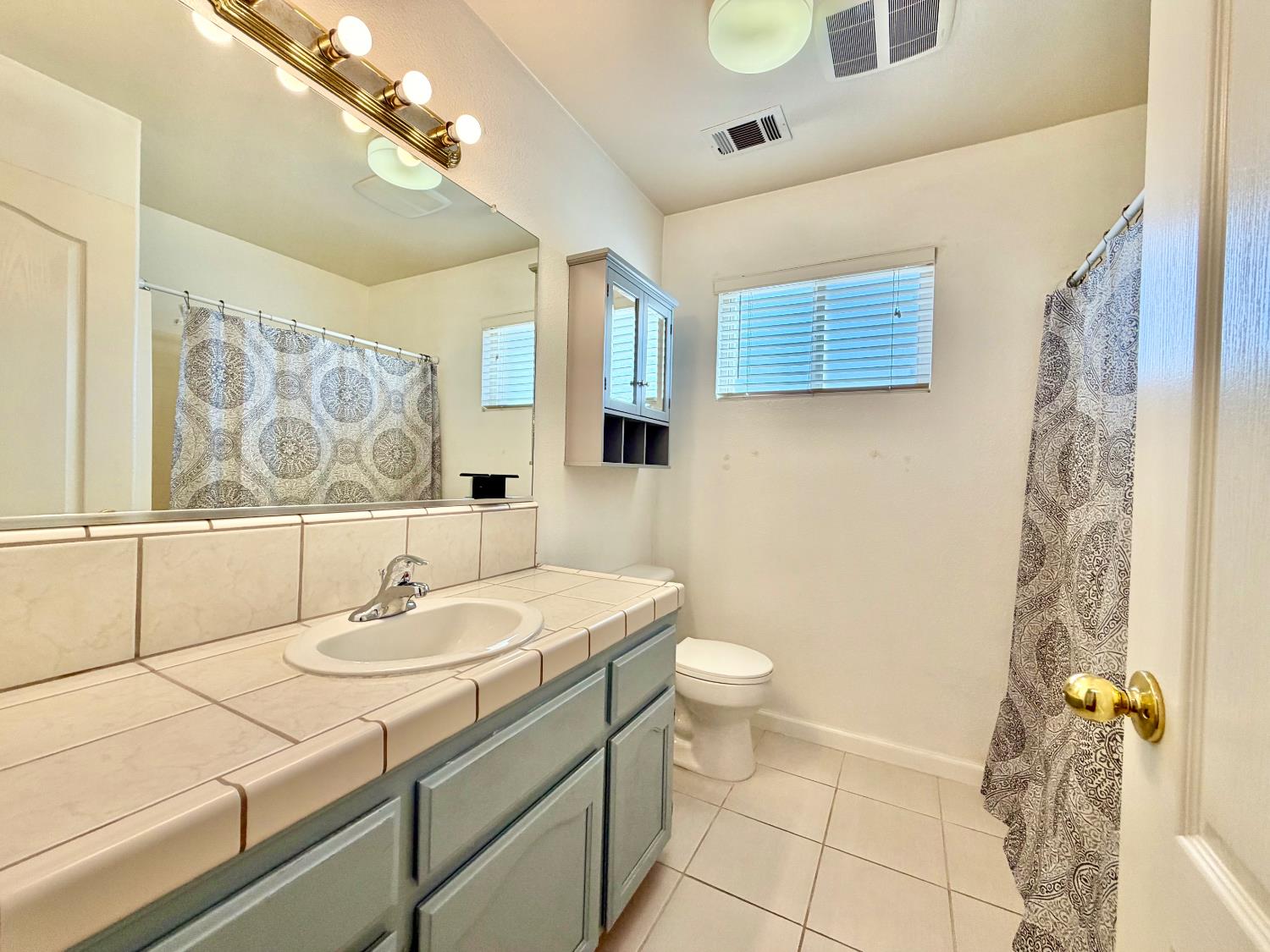 2105 Charlie Chambers Dr, Hanford, CA 93230