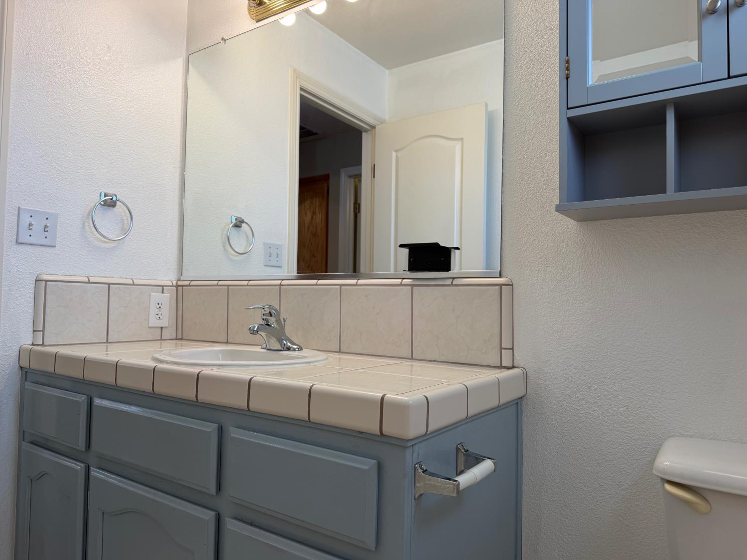 2105 Charlie Chambers Dr, Hanford, CA 93230