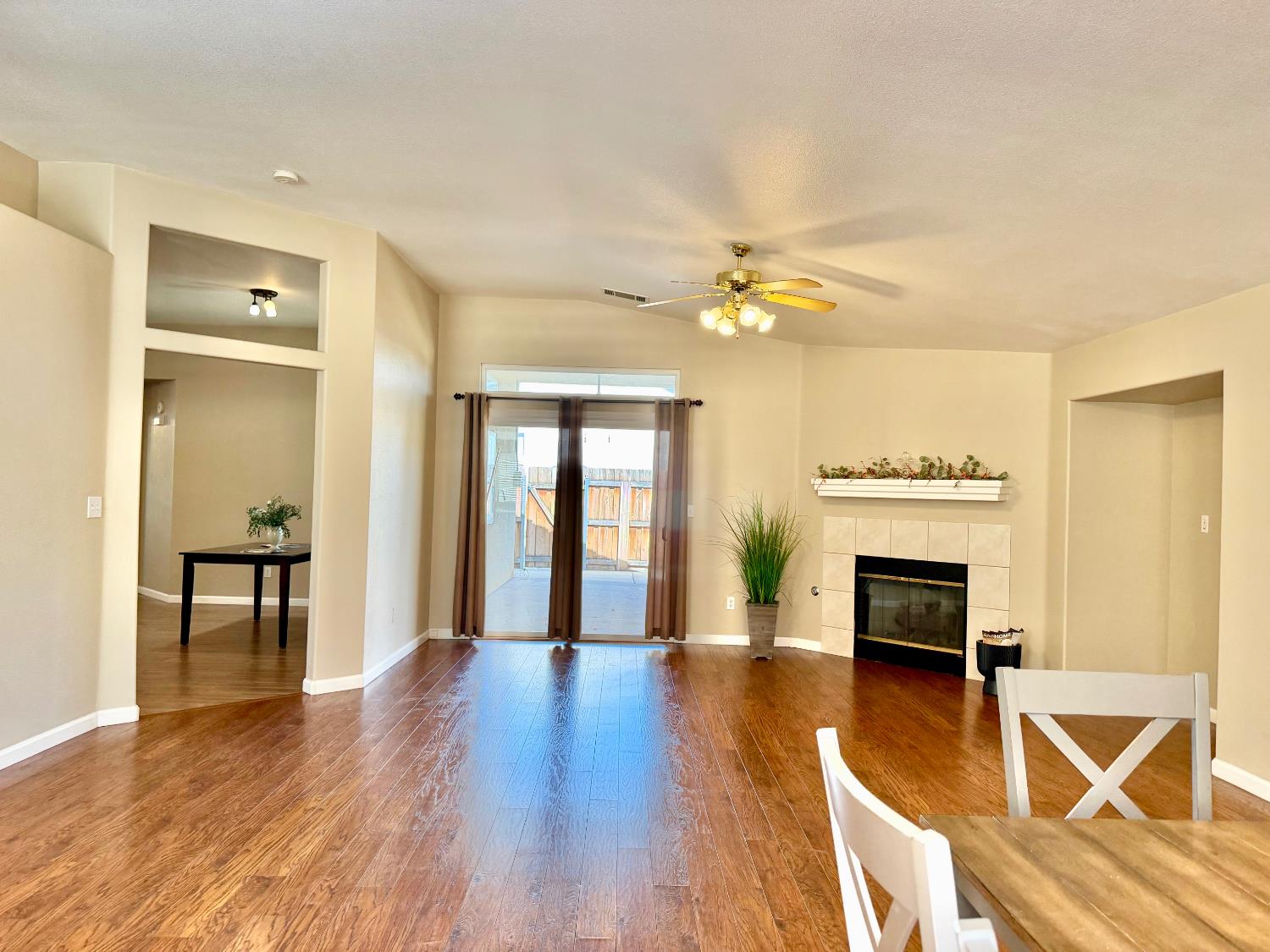2105 Charlie Chambers Dr, Hanford, CA 93230