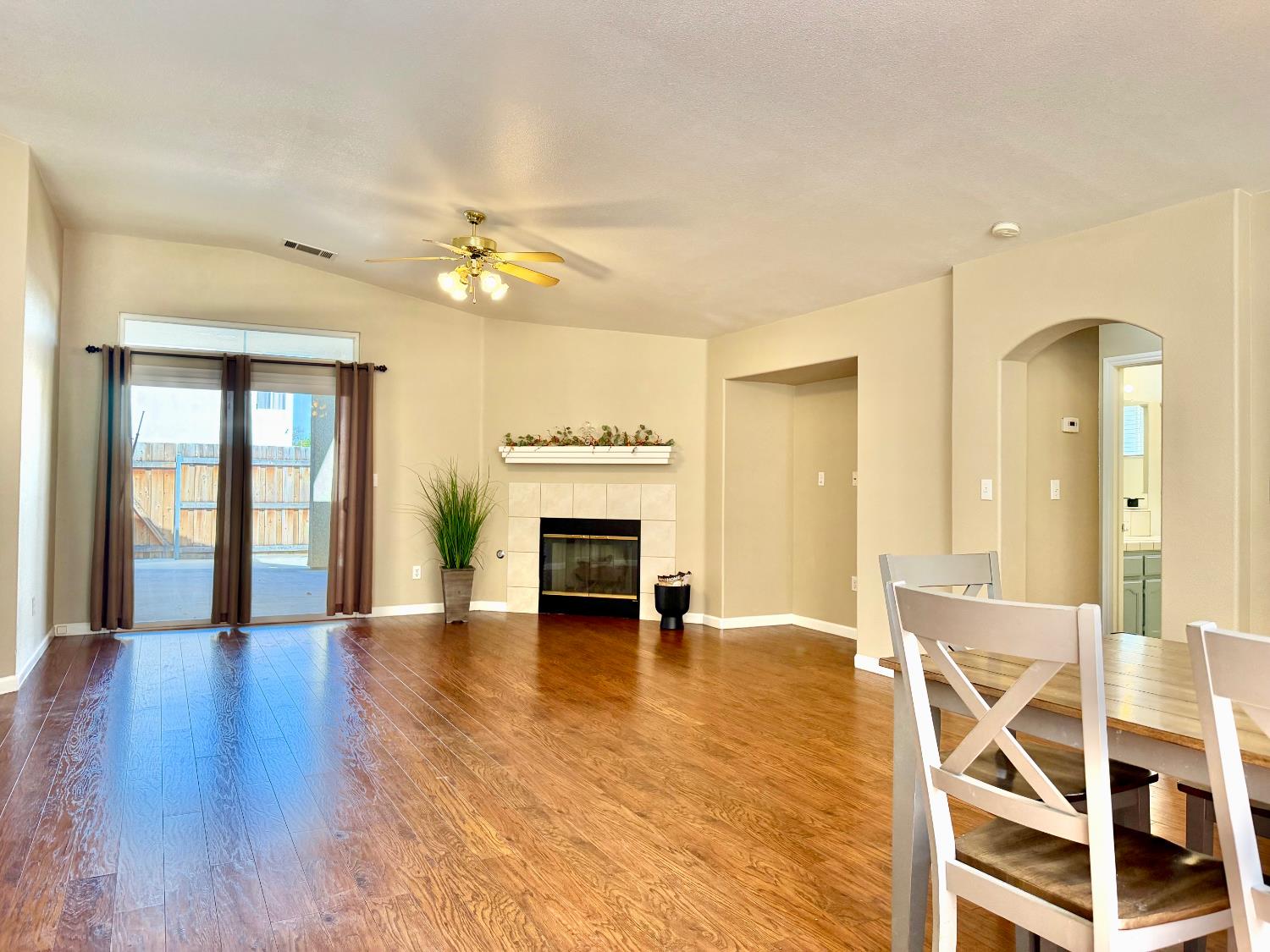 2105 Charlie Chambers Dr, Hanford, CA 93230