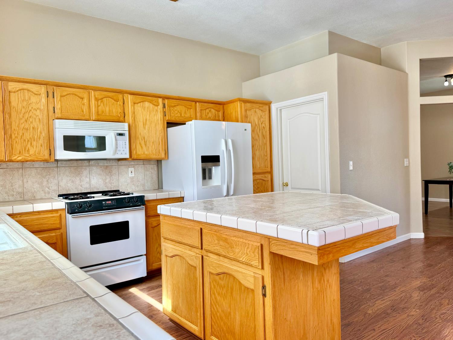 2105 Charlie Chambers Dr, Hanford, CA 93230