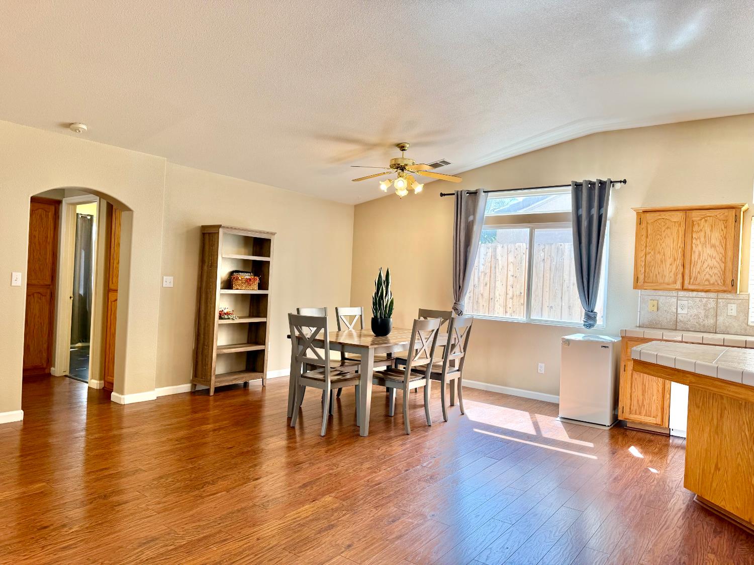 2105 Charlie Chambers Dr, Hanford, CA 93230
