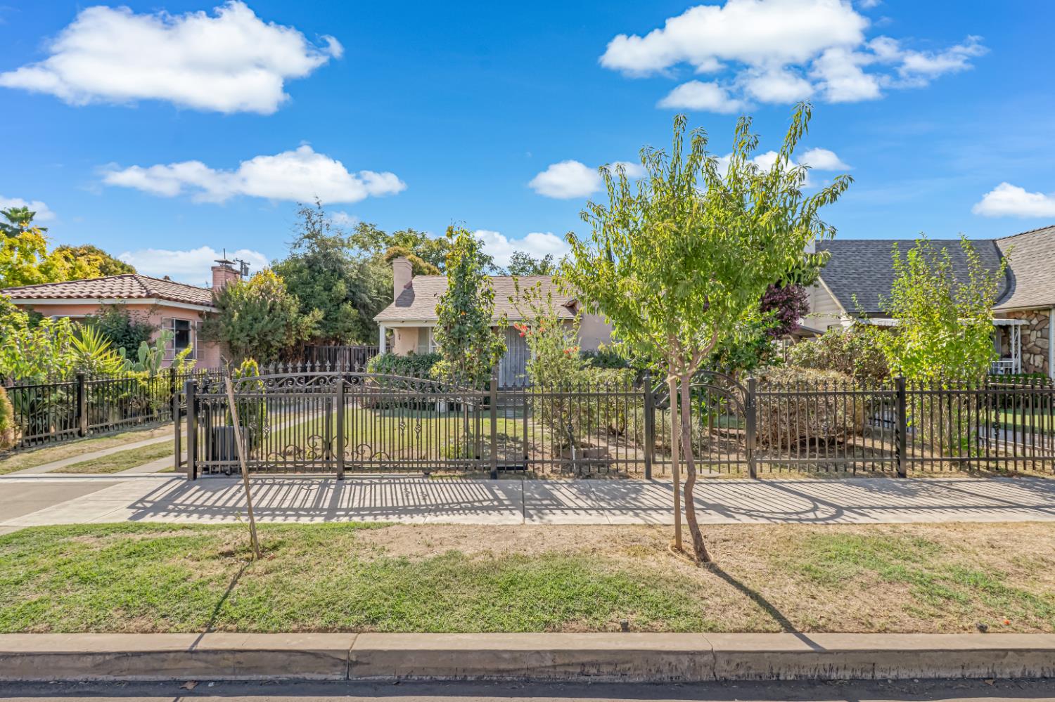 805 N Adoline Ave, Fresno, CA 93728