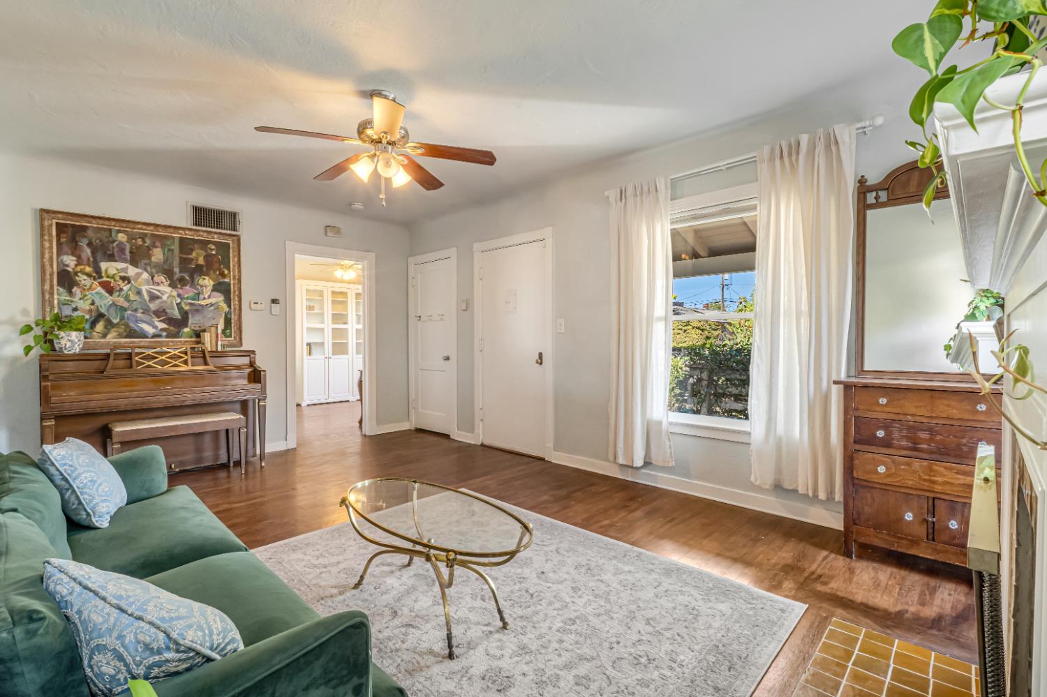 805 N Adoline Ave, Fresno, CA 93728