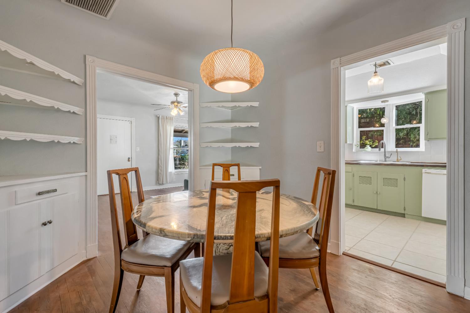 805 N Adoline Ave, Fresno, CA 93728