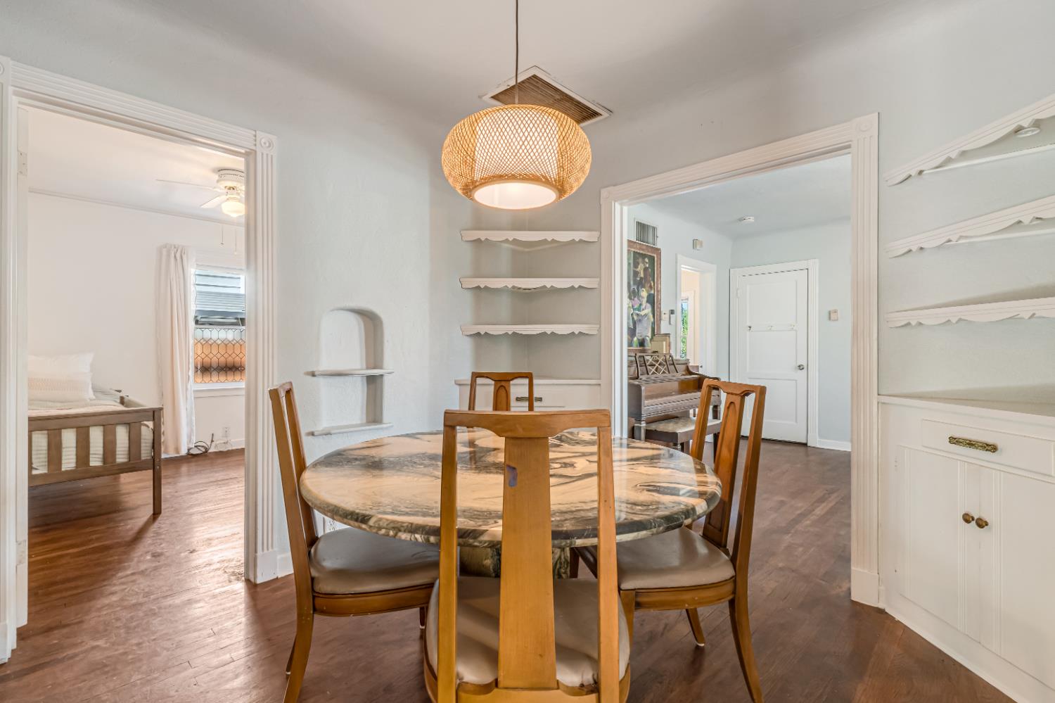 805 N Adoline Ave, Fresno, CA 93728