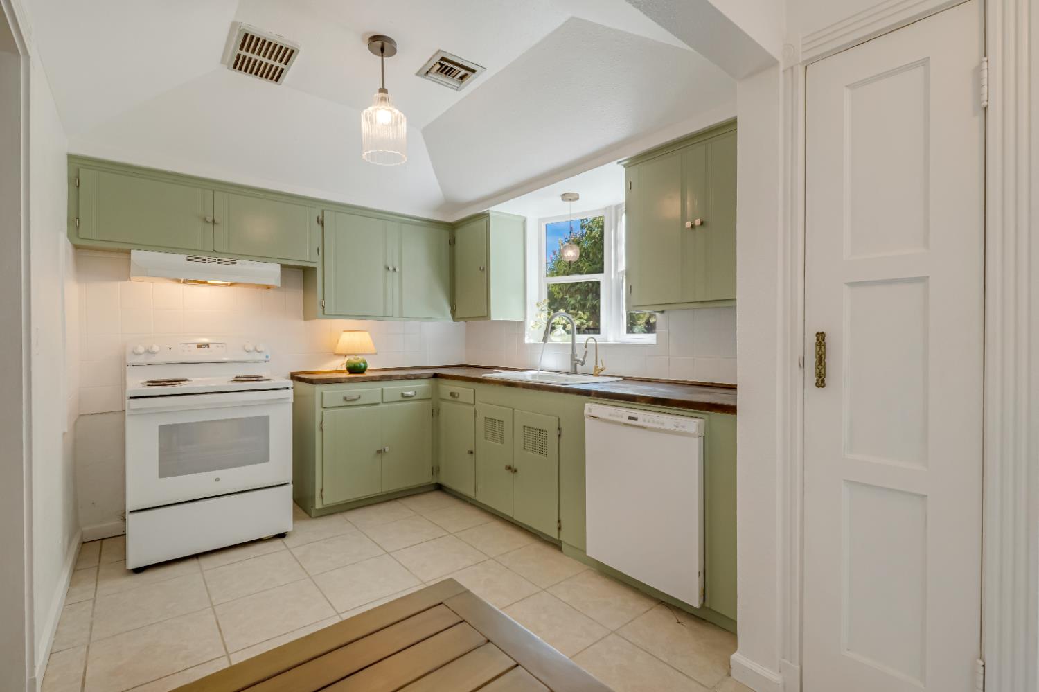 805 N Adoline Ave, Fresno, CA 93728